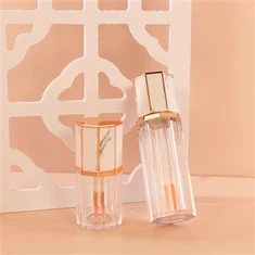 Ispraznite tubu sjajila za usne