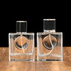 Lijepa bočica parfema