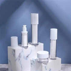 Bočica sa sprejom za njegu kože